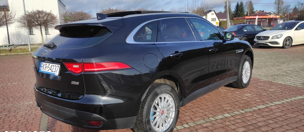 Jaguar F-Pace cena 88900 przebieg: 165200, rok produkcji 2017 z Kisielice małe 781